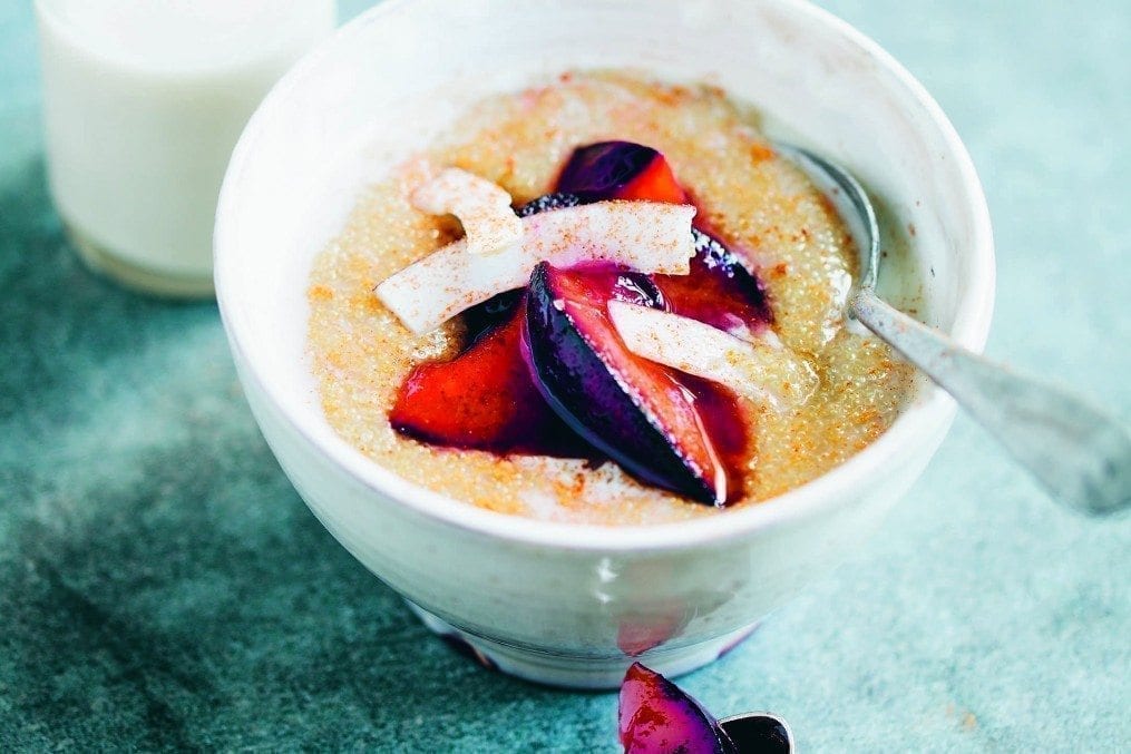 Amaranth porridge with plums
