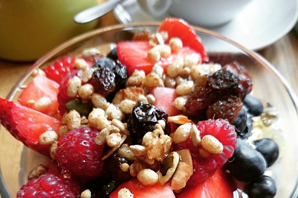 museli with strawberry and raisins
