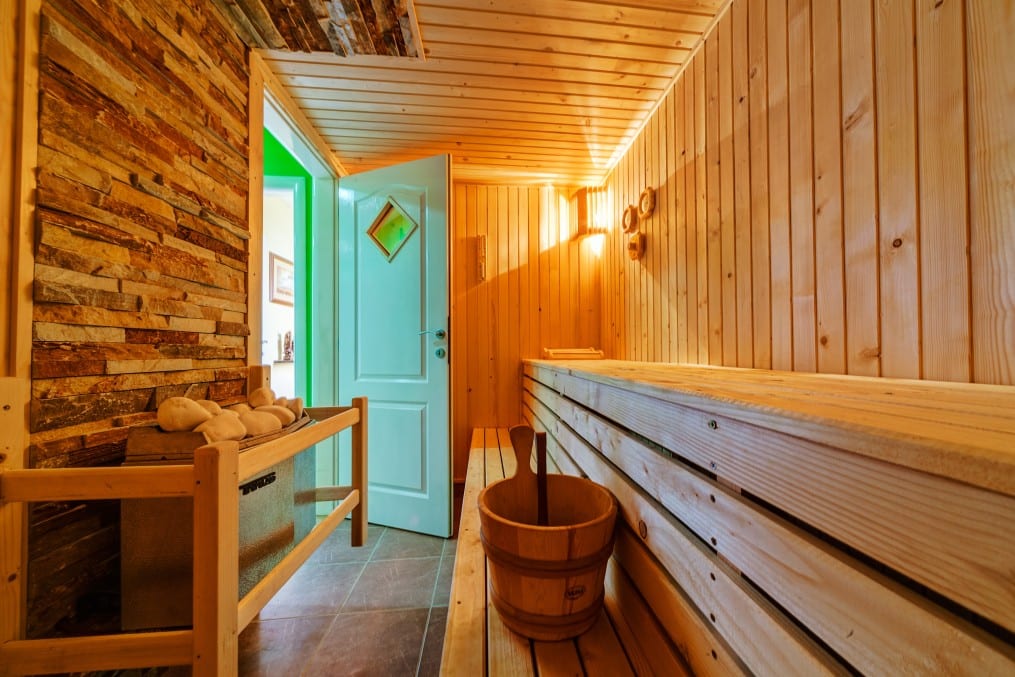 5 surprising health benefits of saunas